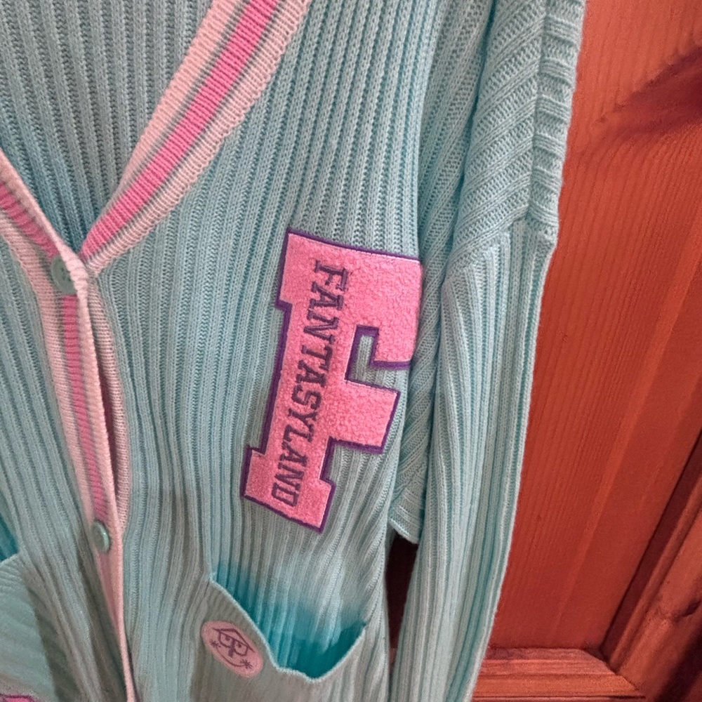 NO
tags but brand new and never worn!  Disney cardigan.  Fantasyland